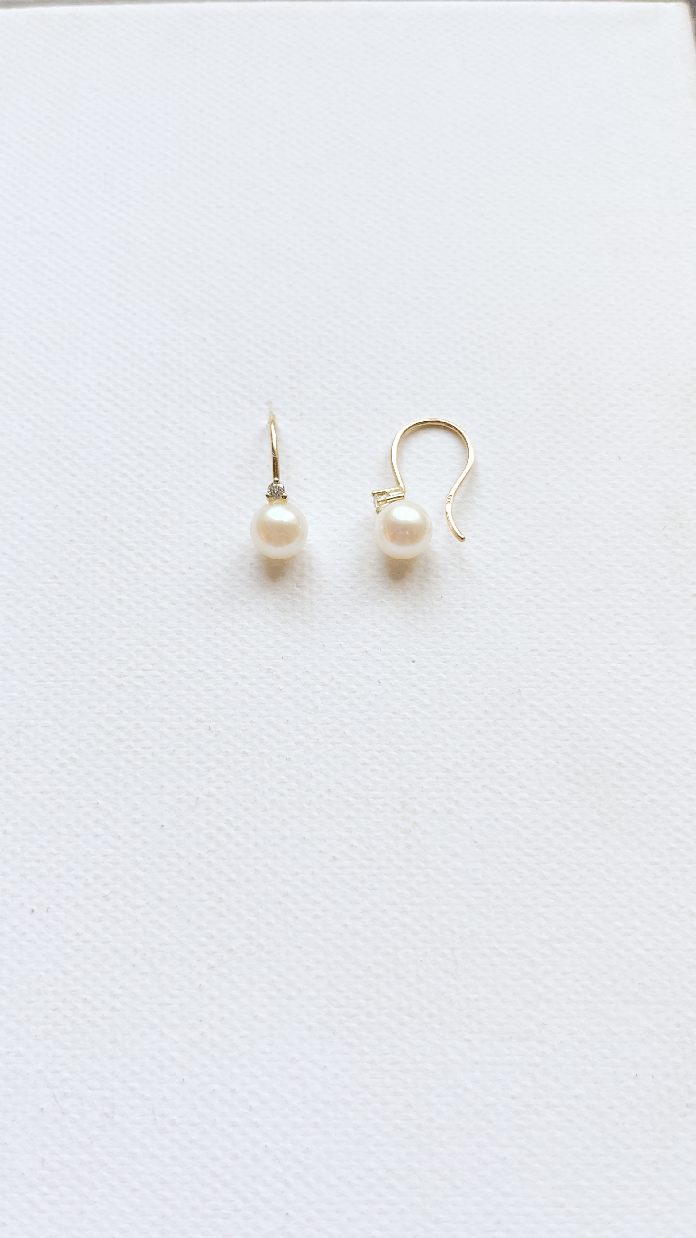 PERLOHRHÄNGER MIT DIAMANTEN