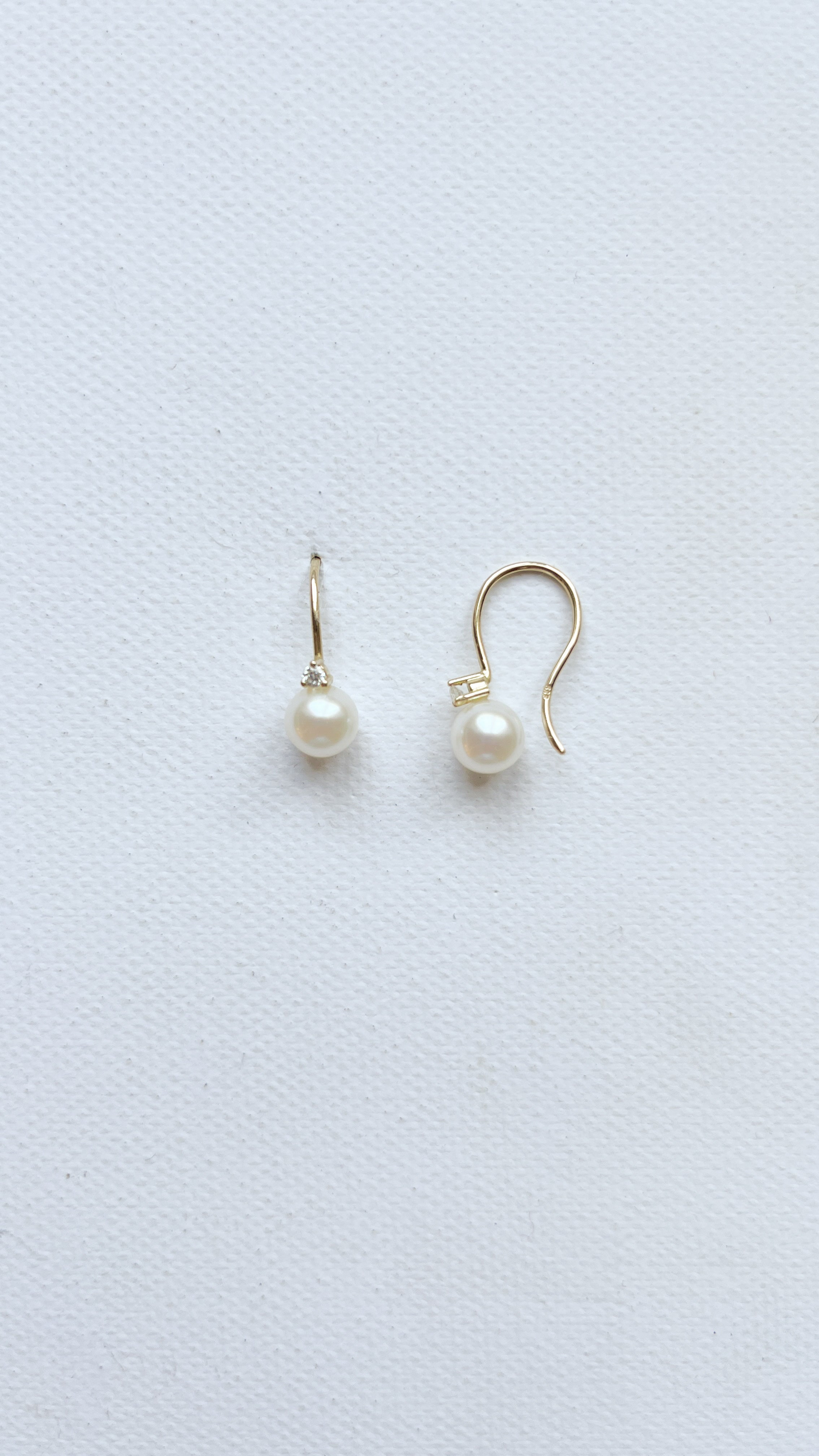 PERLOHRHÄNGER MIT DIAMANTEN